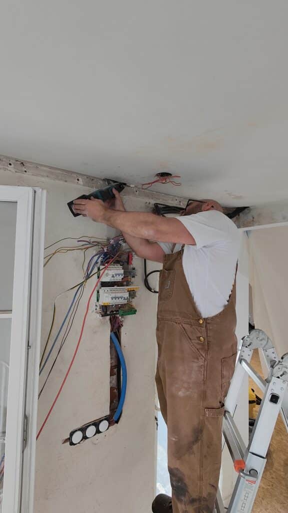 Rénovation d'une installation électrique avec saignées