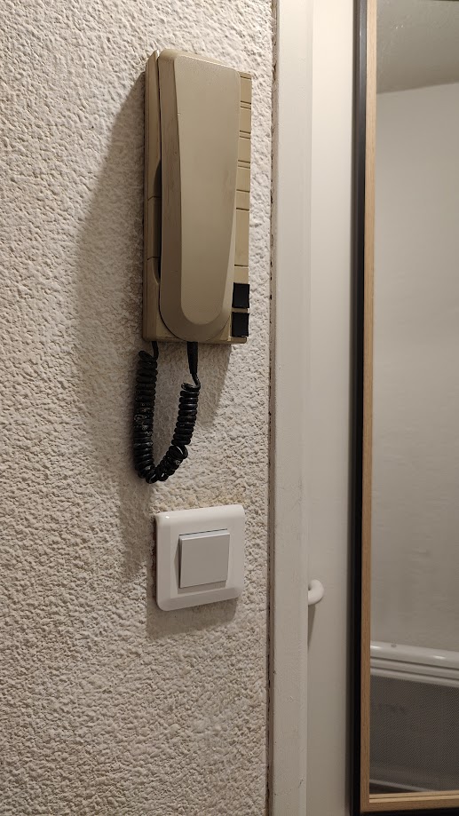 Remplacement d'interrupteurs cassés dans un appartement à Rangueuil